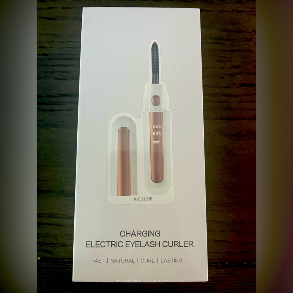 NEW IN BOX -Electric eyelash curler